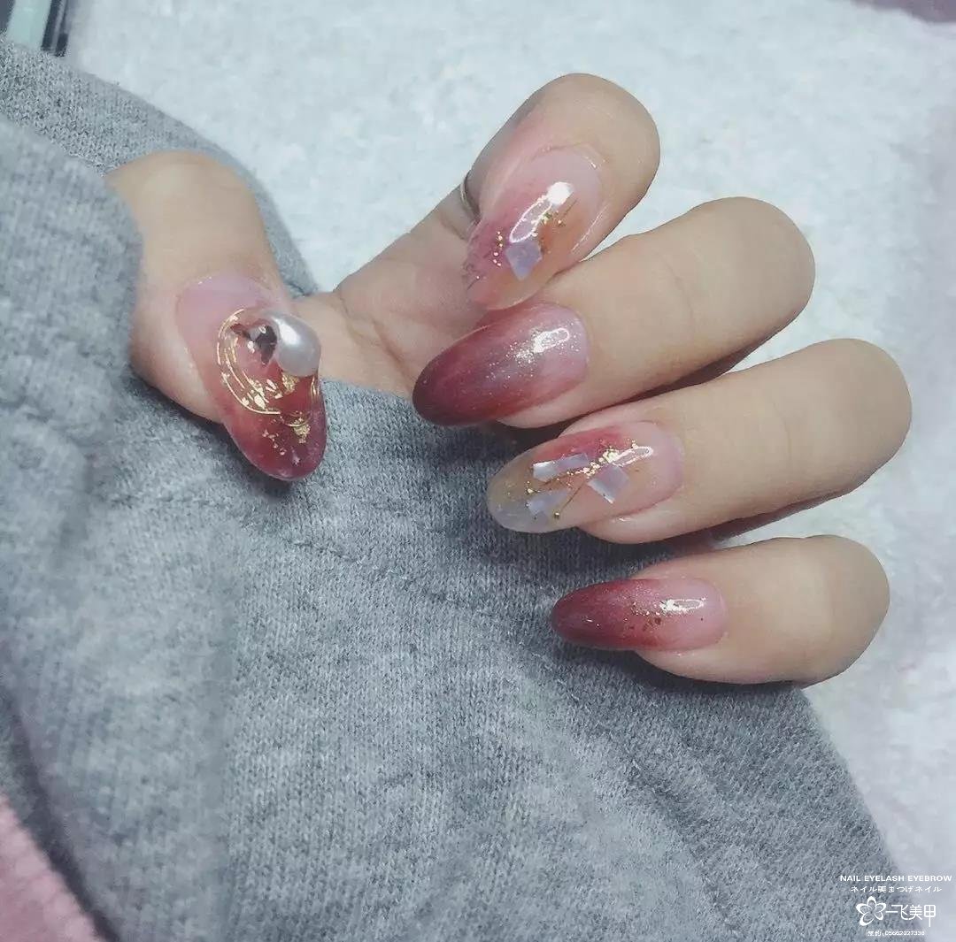 过年、聚会和婚礼等各场合都适用的美甲款式，