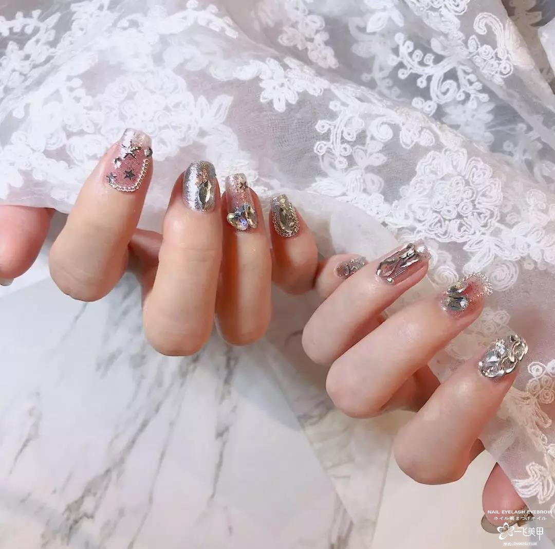 过年、聚会和婚礼等各场合都适用的美甲款式，