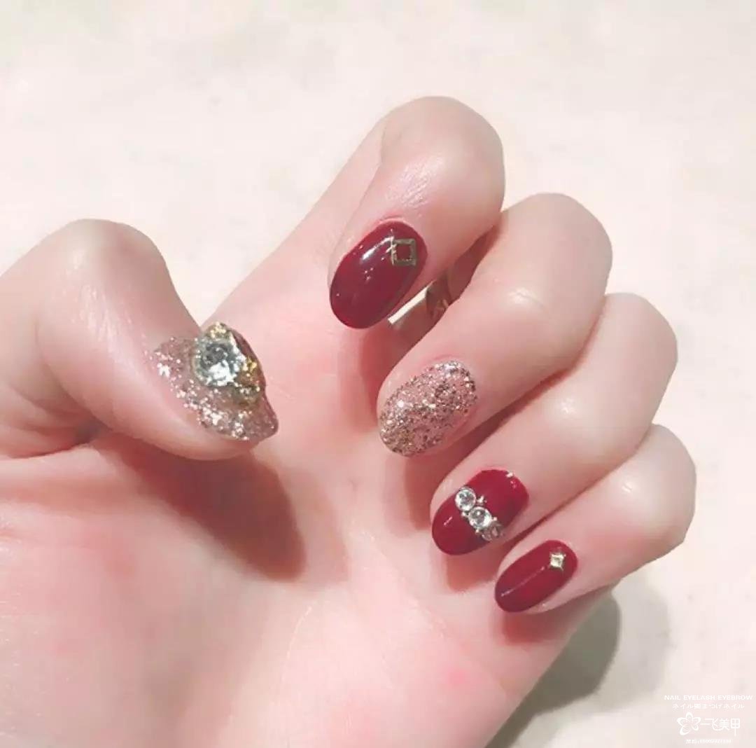 过年、聚会和婚礼等各场合都适用的美甲款式，