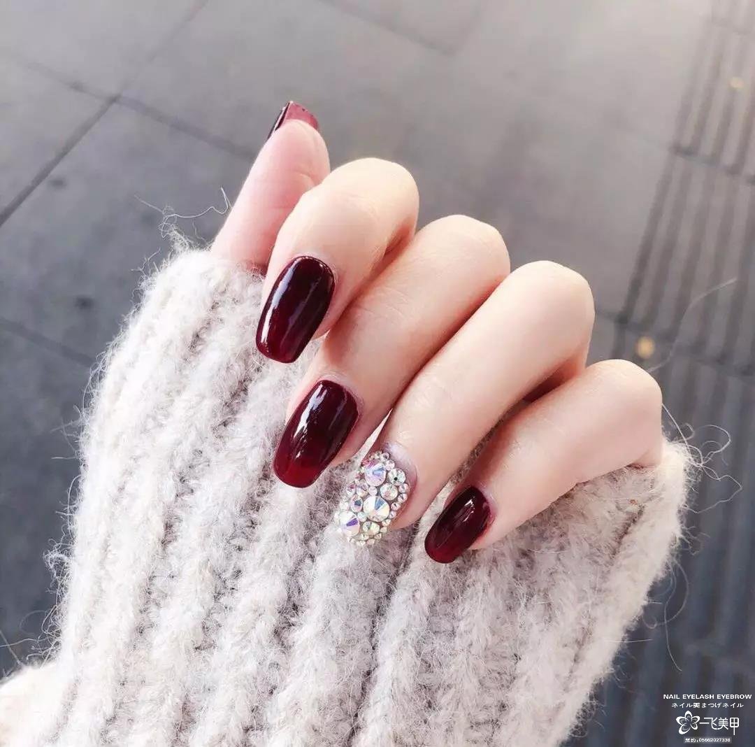 过年、聚会和婚礼等各场合都适用的美甲款式，