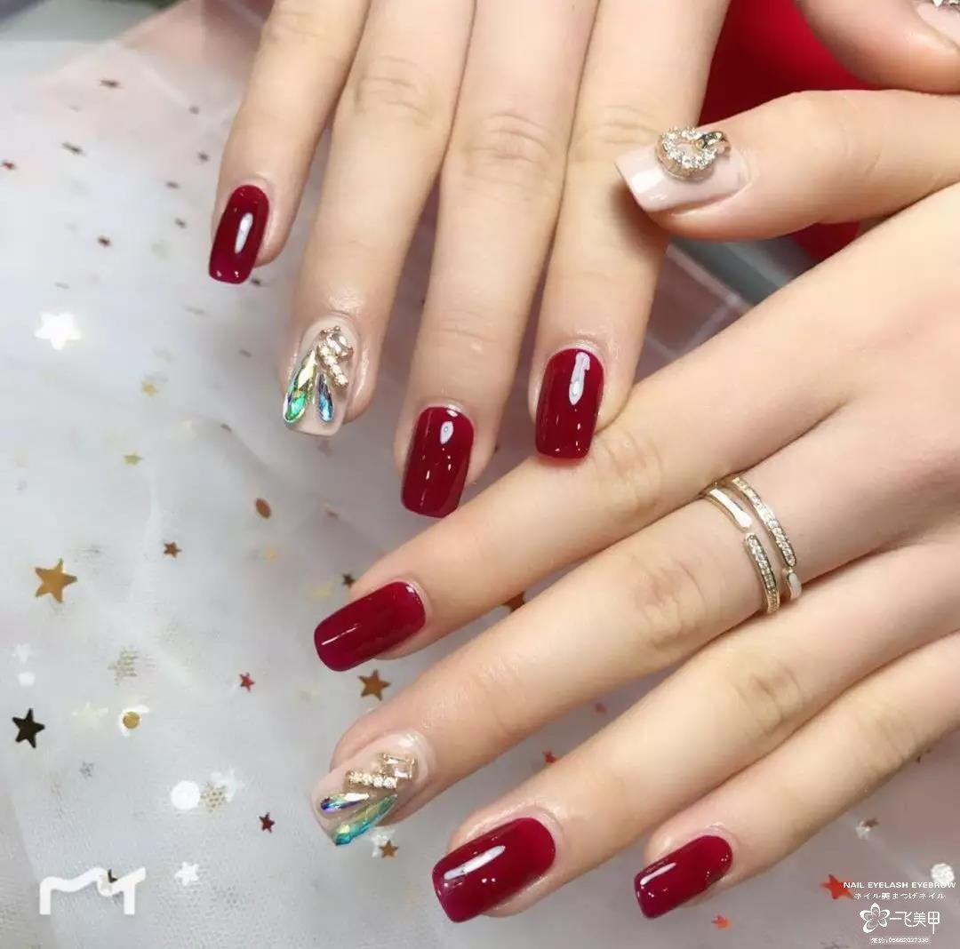 过年、聚会和婚礼等各场合都适用的美甲款式，