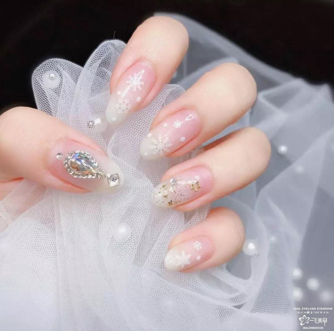 过年、聚会和婚礼等各场合都适用的美甲款式，
