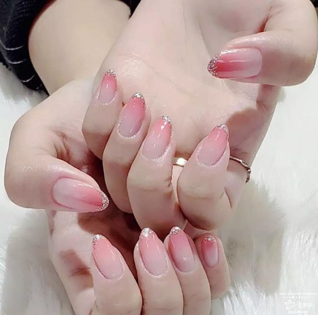 过年、聚会和婚礼等各场合都适用的美甲款式，