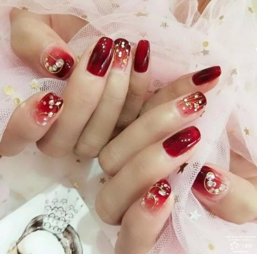 过年、聚会和婚礼等各场合都适用的美甲款式，