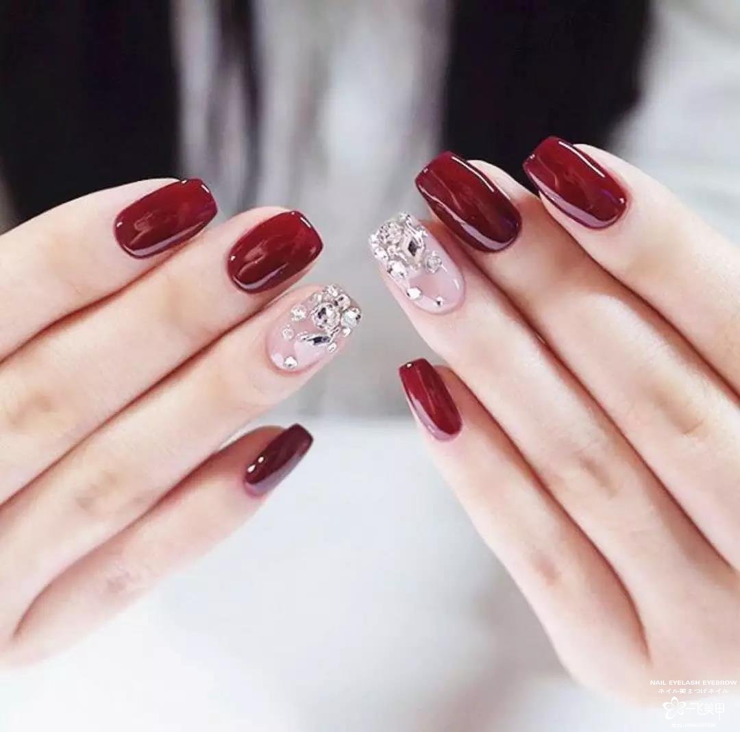 过年、聚会和婚礼等各场合都适用的美甲款式，