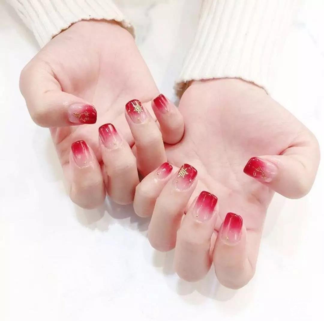 过年、聚会和婚礼等各场合都适用的美甲款式，