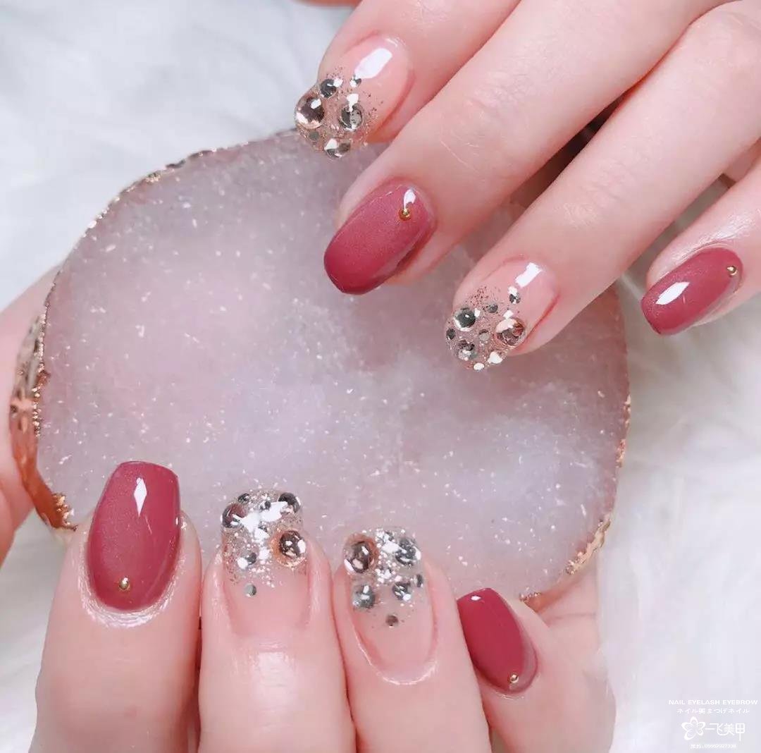 过年、聚会和婚礼等各场合都适用的美甲款式，