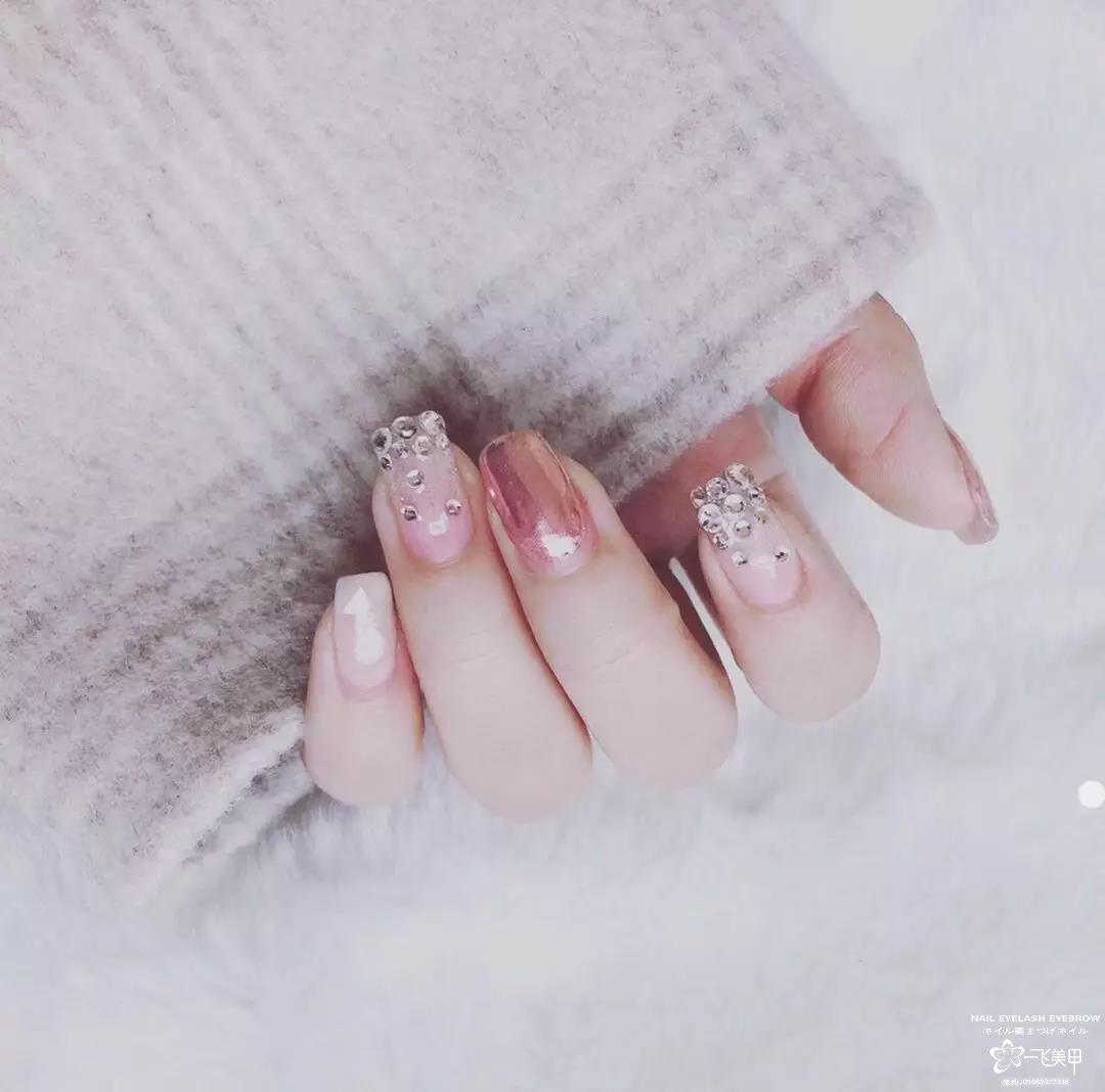 过年、聚会和婚礼等各场合都适用的美甲款式，