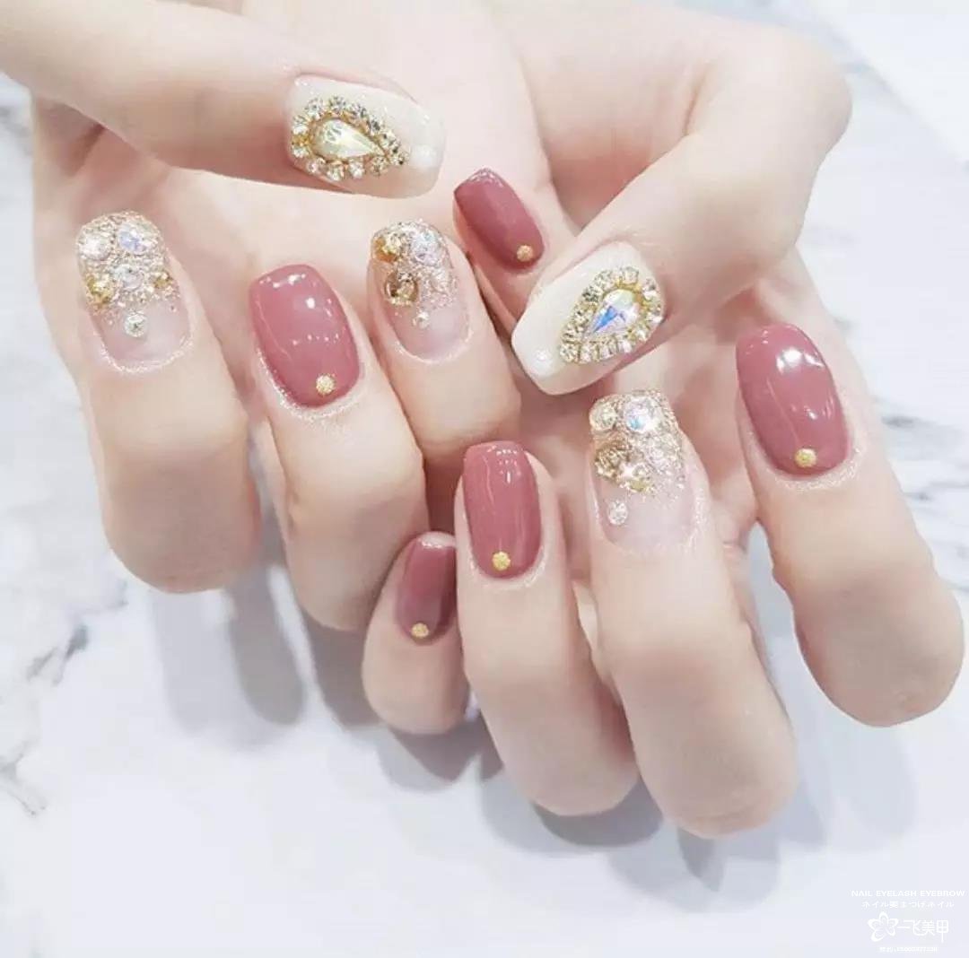 过年、聚会和婚礼等各场合都适用的美甲款式，