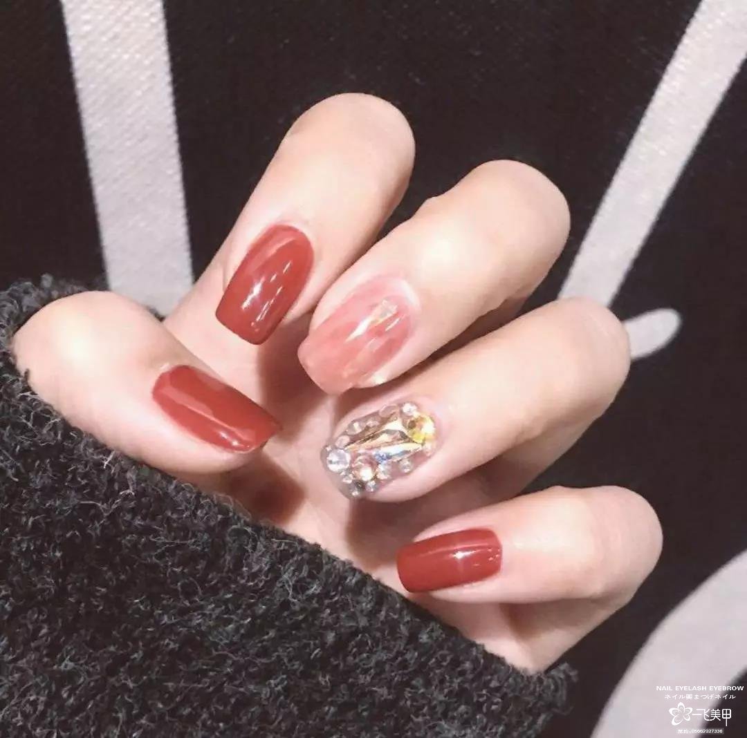 过年、聚会和婚礼等各场合都适用的美甲款式，