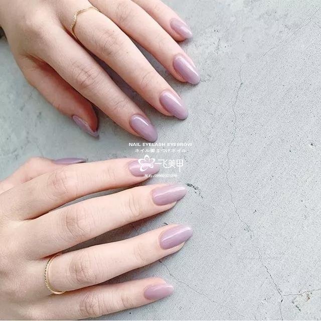 你喜欢纯色甲吗？那种极简且好看的。