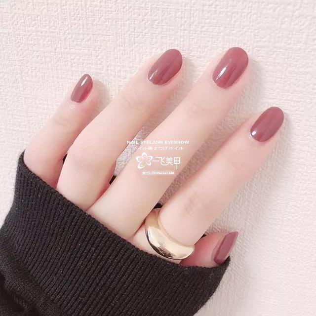 你喜欢纯色甲吗？那种极简且好看的。