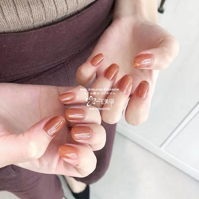 你喜欢纯色甲吗？那种极简且好看的。