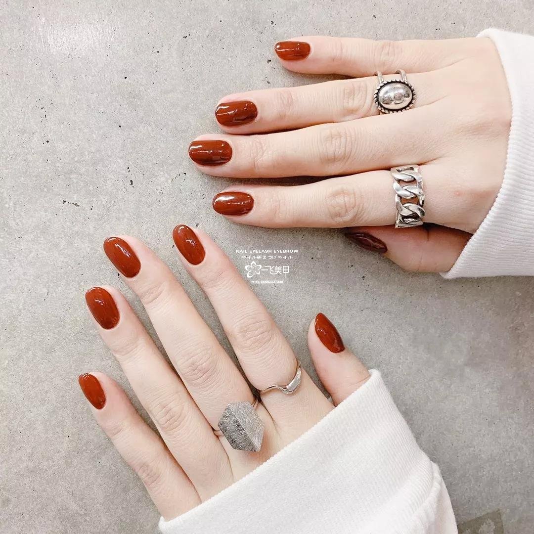 你喜欢纯色甲吗？那种极简且好看的。