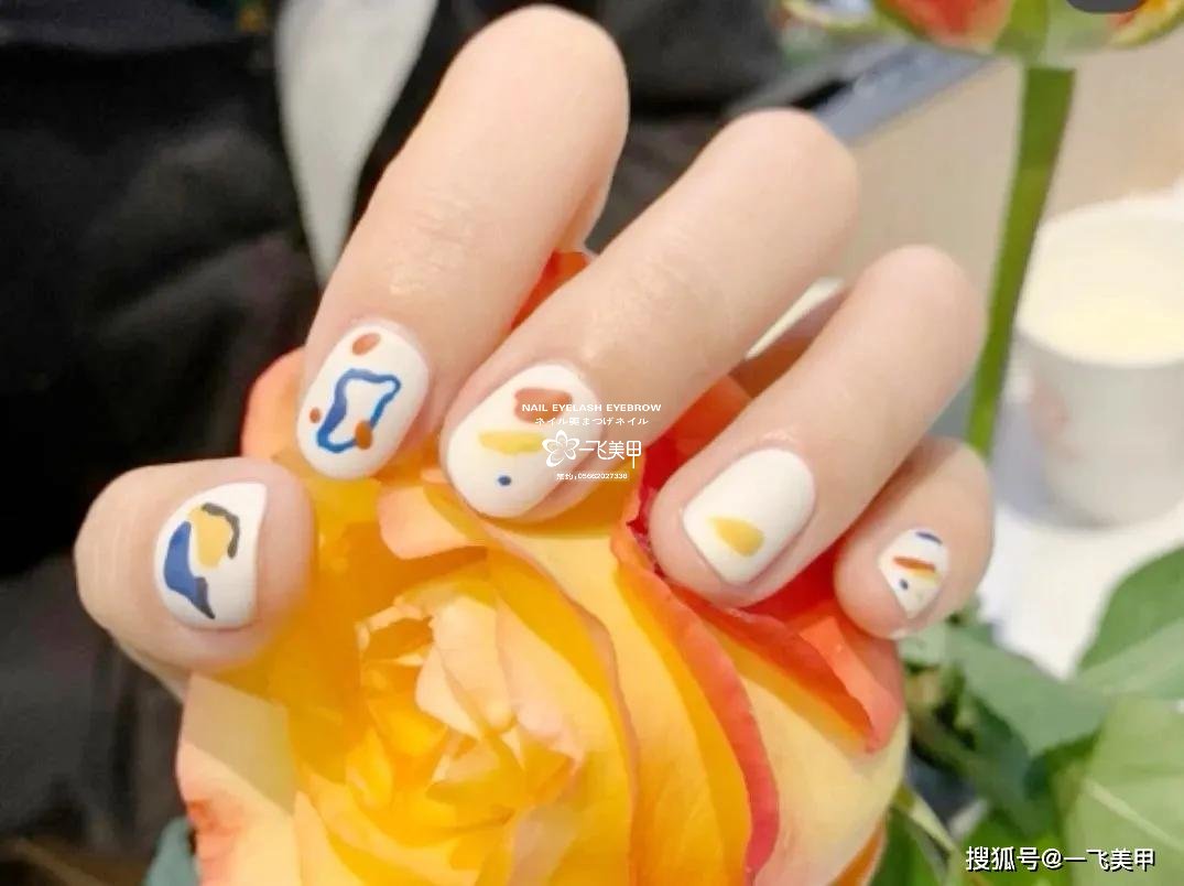 韩系手绘涂鸦美甲，好有艺术感啊~