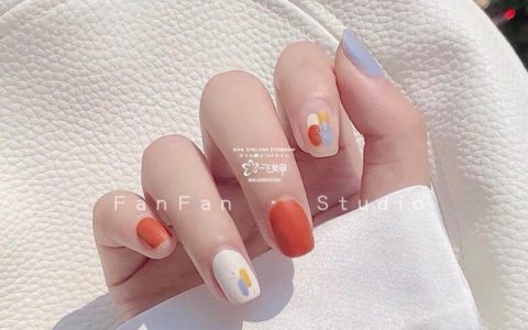 韩系手绘涂鸦美甲，好有艺术感啊~