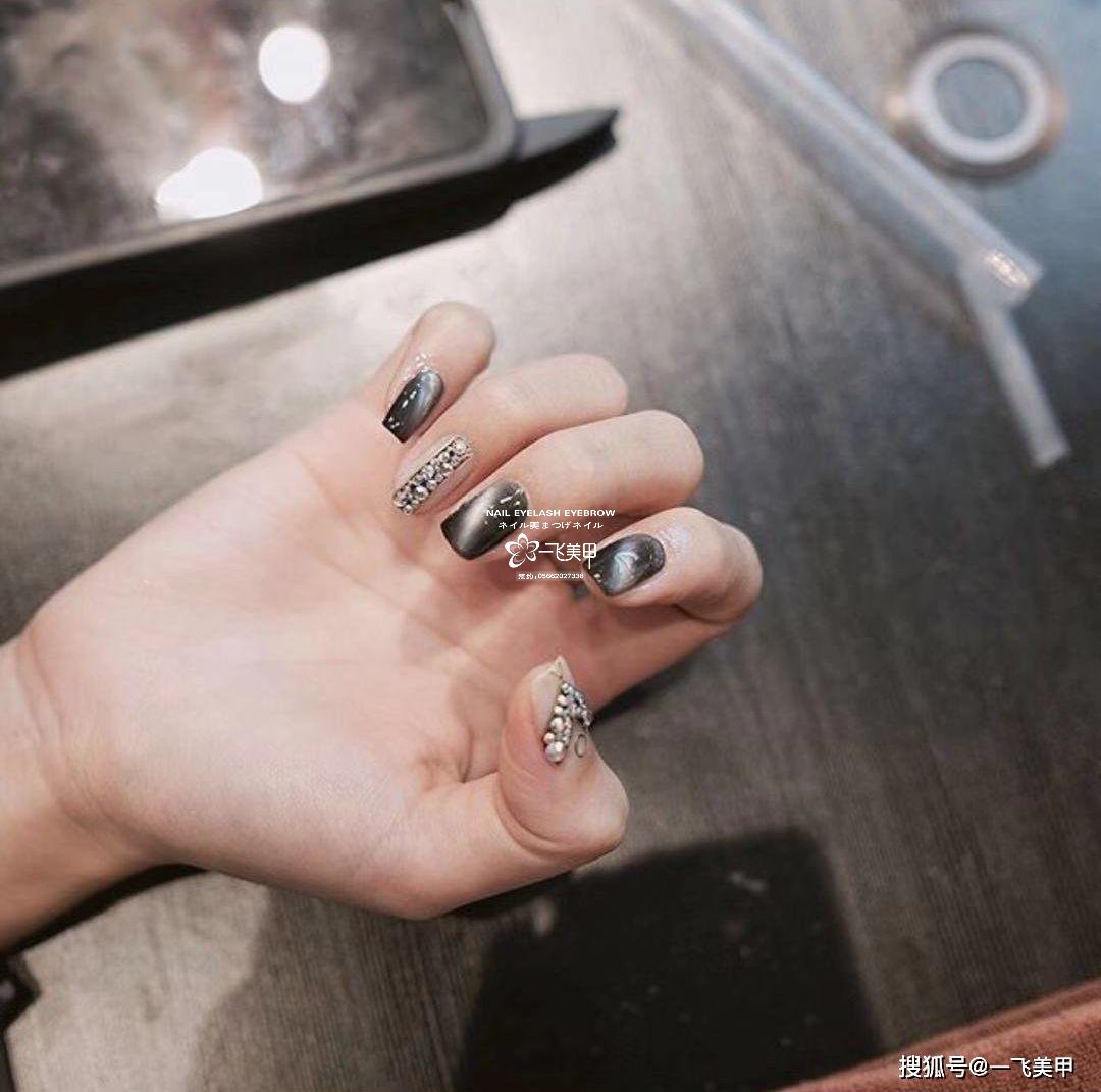 用猫眼做出气质轻奢款美甲！复工第一天，一起学习吧