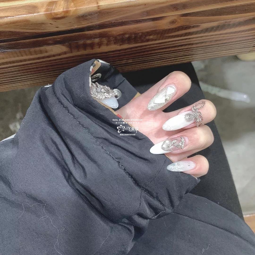 美甲别乱做，颜色配肤色很重要，不然分分钟被丑哭