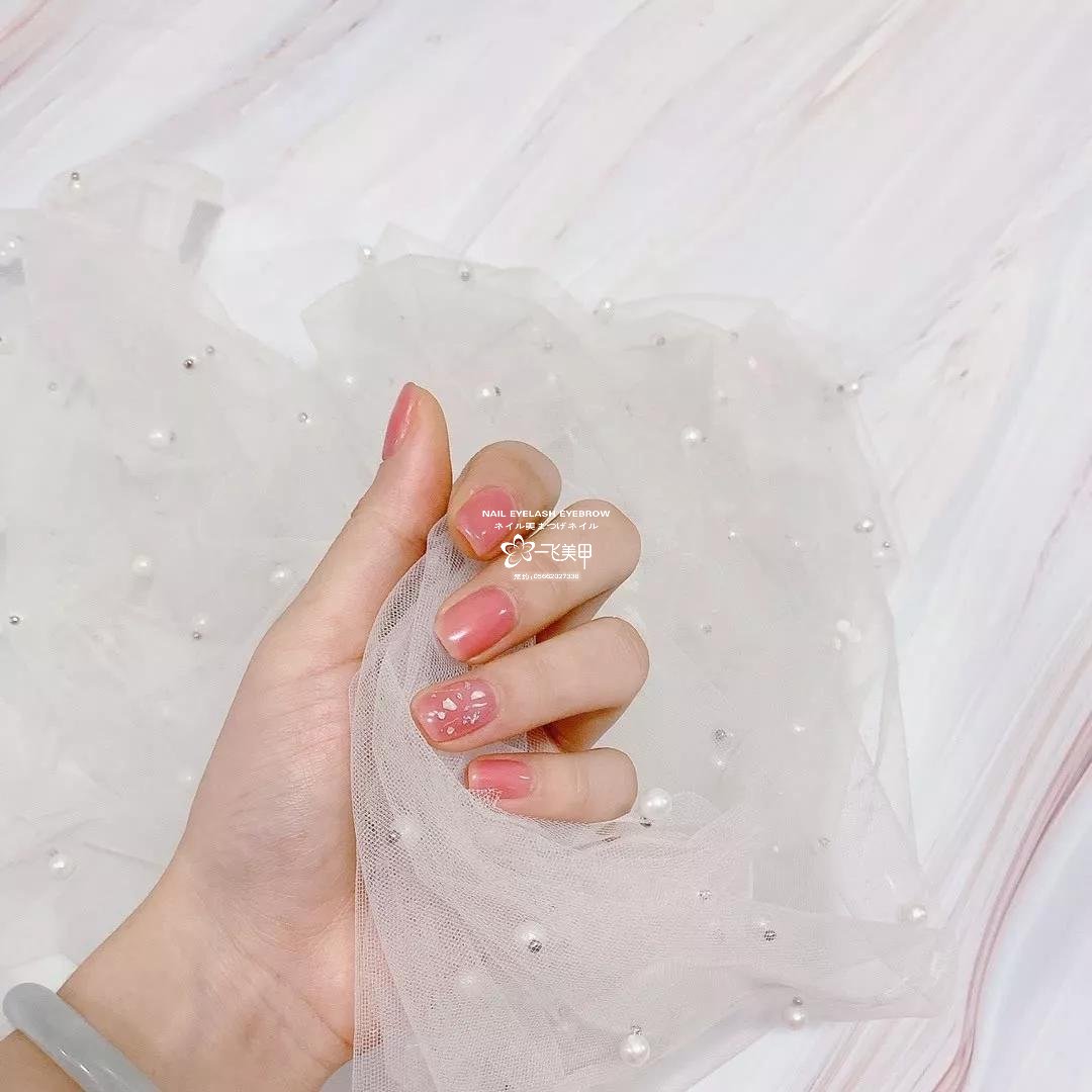 美甲别乱做，颜色配肤色很重要，不然分分钟被丑哭