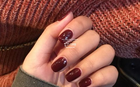 美甲别乱做，颜色配肤色很重要，不然分分钟被丑哭