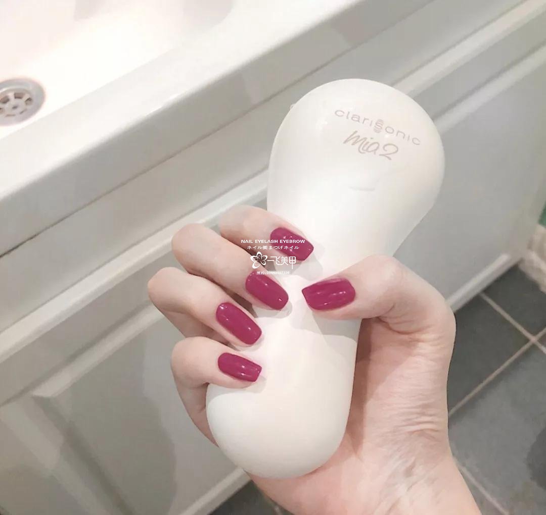 美甲别乱做，颜色配肤色很重要，不然分分钟被丑哭