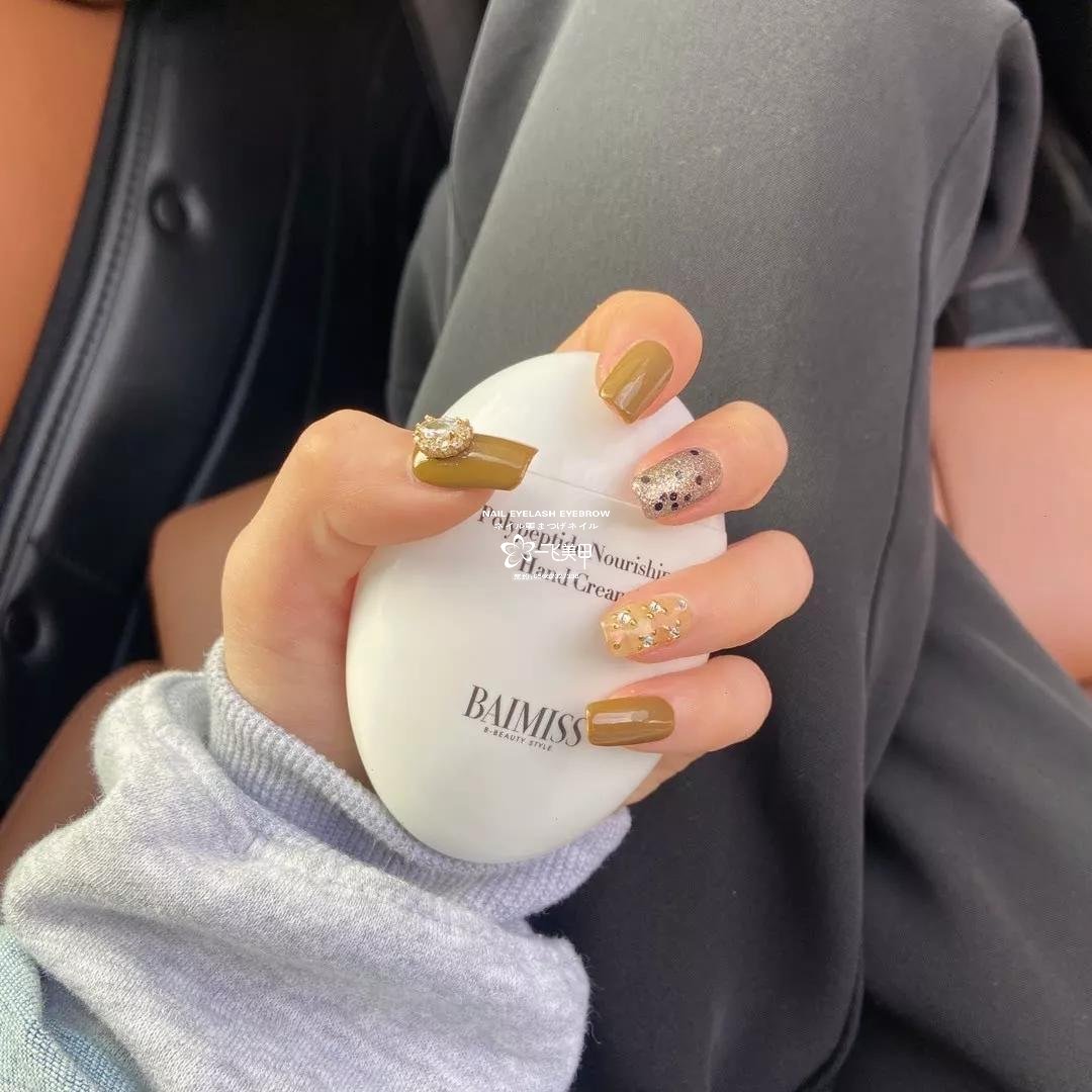 美甲别乱做，颜色配肤色很重要，不然分分钟被丑哭