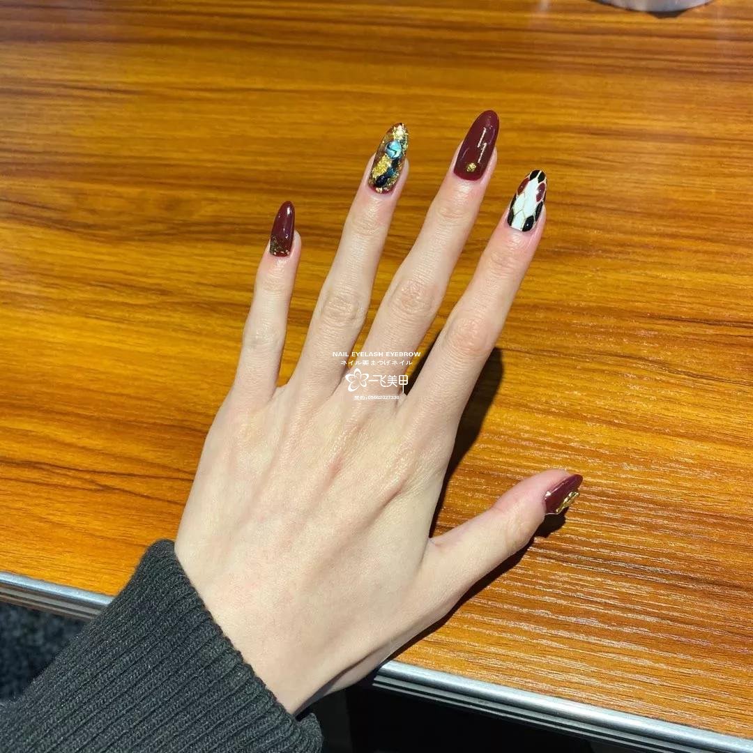 美甲别乱做，颜色配肤色很重要，不然分分钟被丑哭