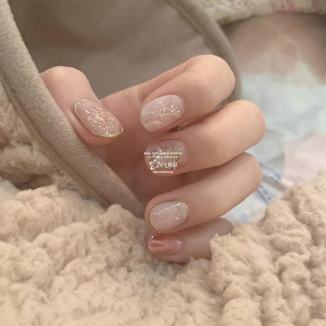 美甲别乱做，颜色配肤色很重要，不然分分钟被丑哭