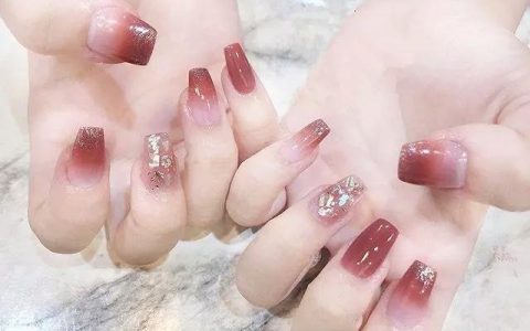 初春做渐变美甲，真的很美~