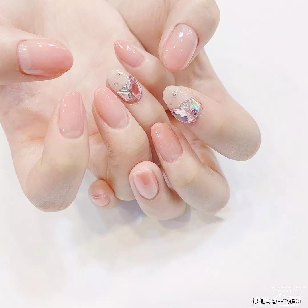 初春做渐变美甲，真的很美~