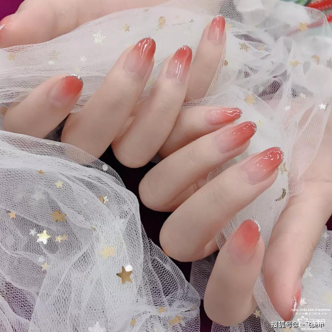 初春做渐变美甲，真的很美~