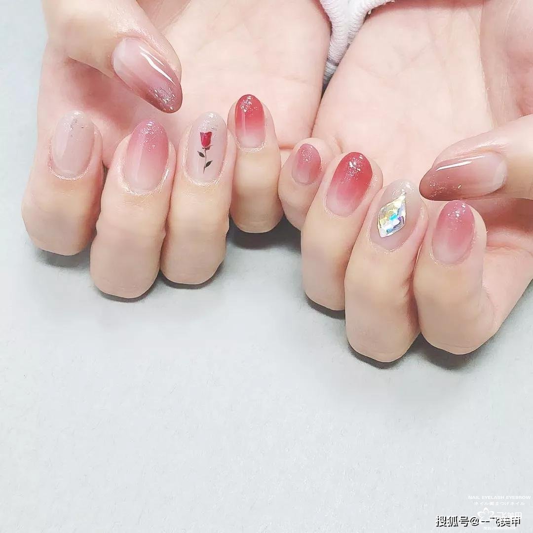 初春做渐变美甲，真的很美~