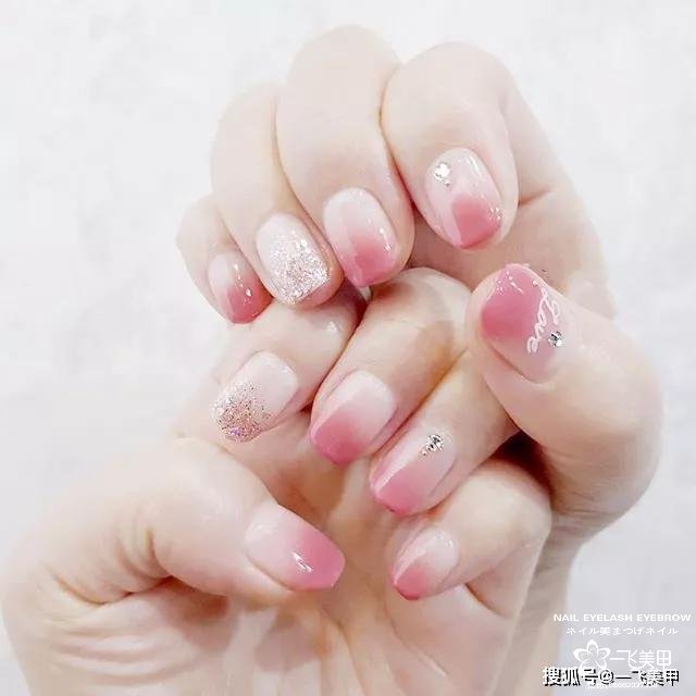 初春做渐变美甲，真的很美~