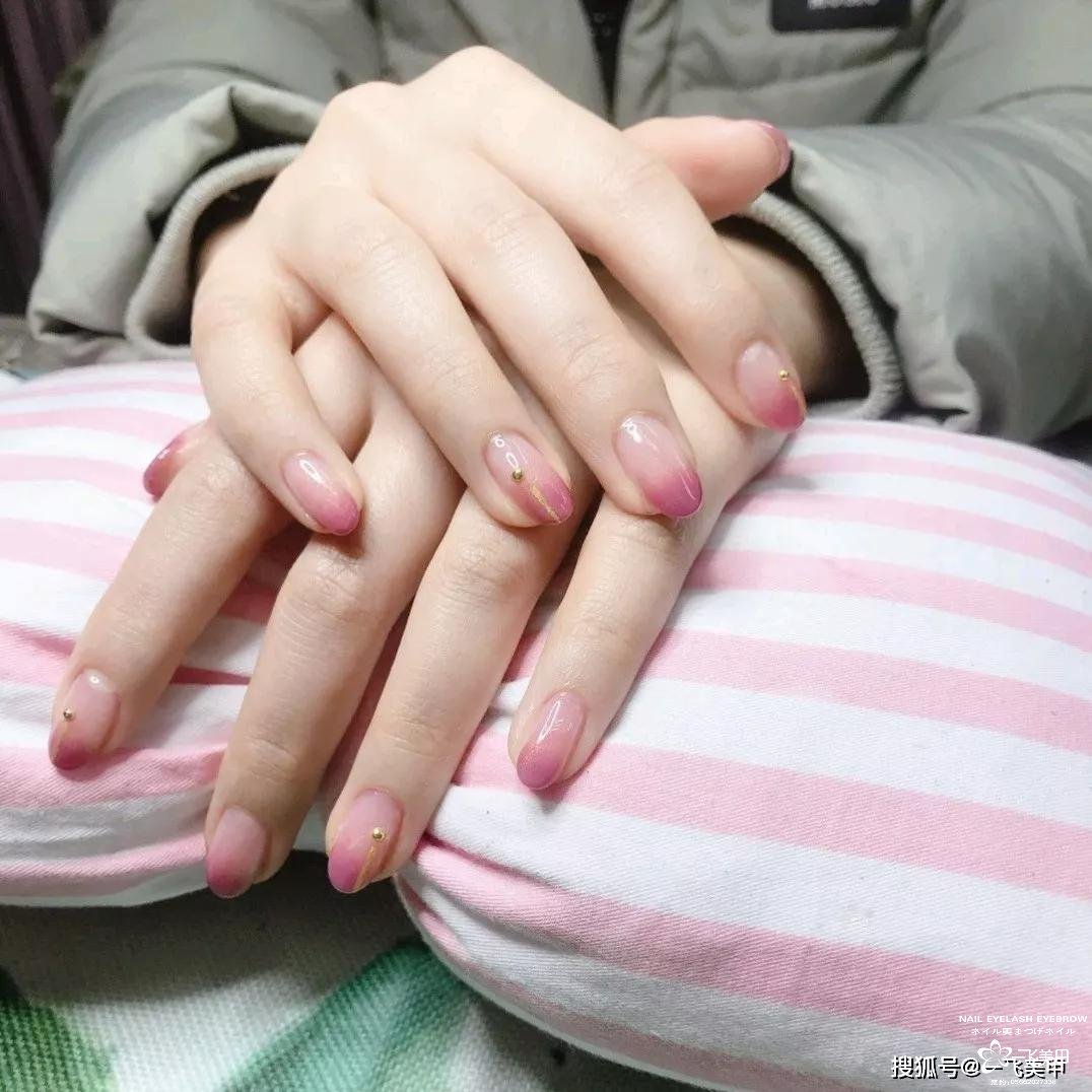 初春做渐变美甲，真的很美~