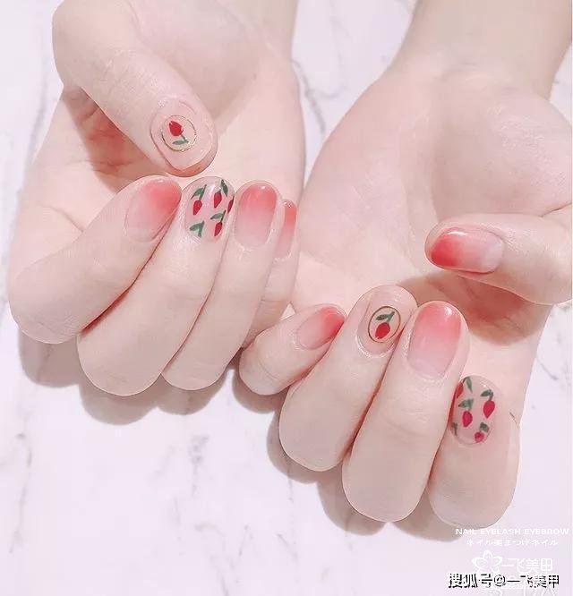 初春做渐变美甲，真的很美~