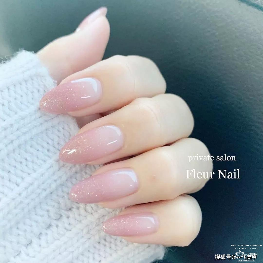 初春做渐变美甲，真的很美~