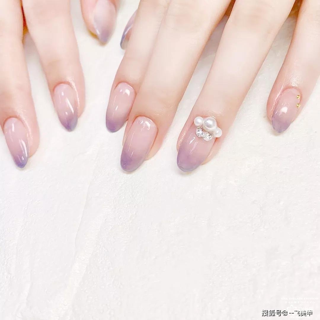 初春做渐变美甲，真的很美~