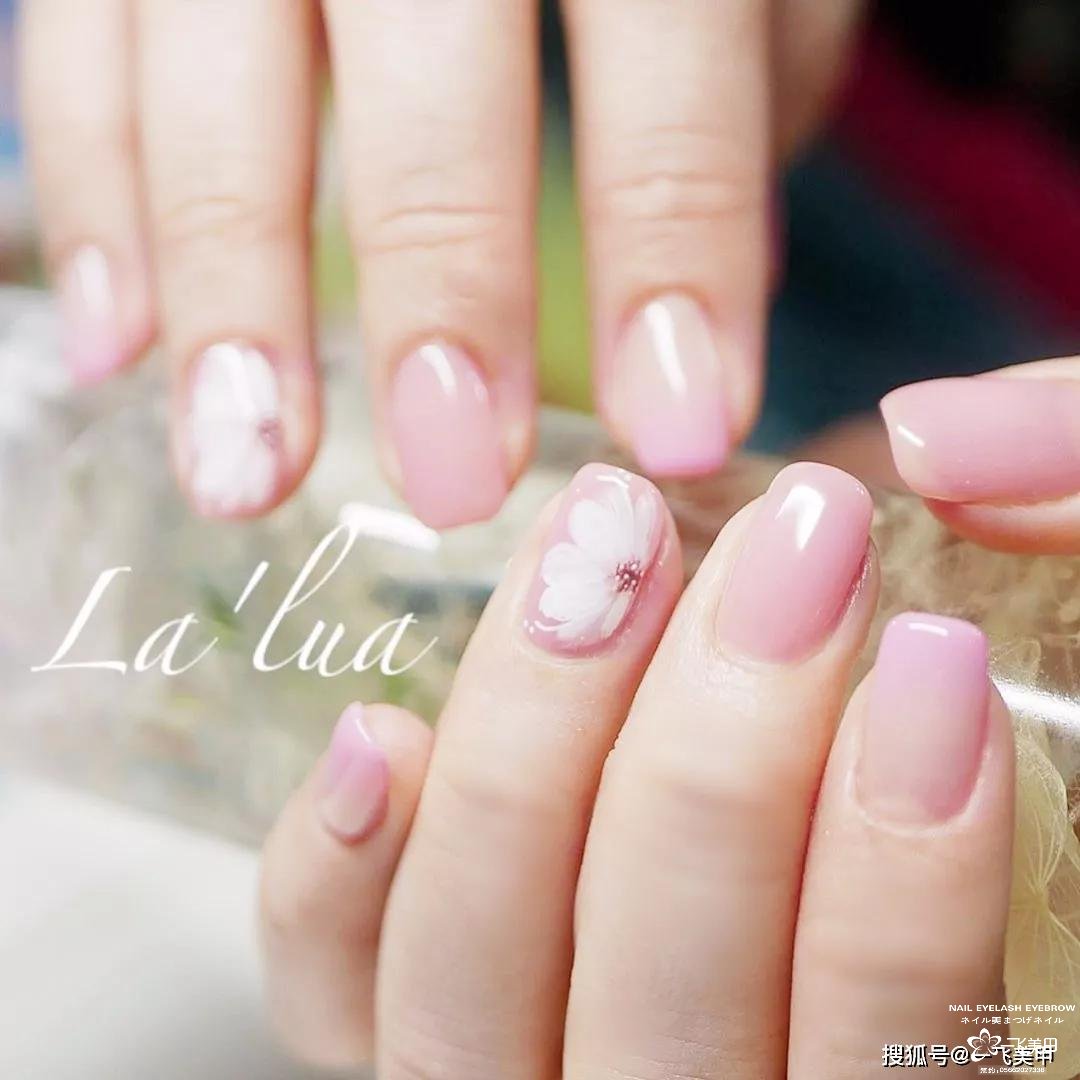 初春做渐变美甲，真的很美~