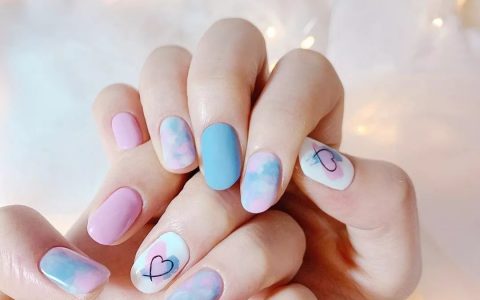 虽然不能出门，我们还是为你们准备了这一年的情人节美甲，暂时只能看看了