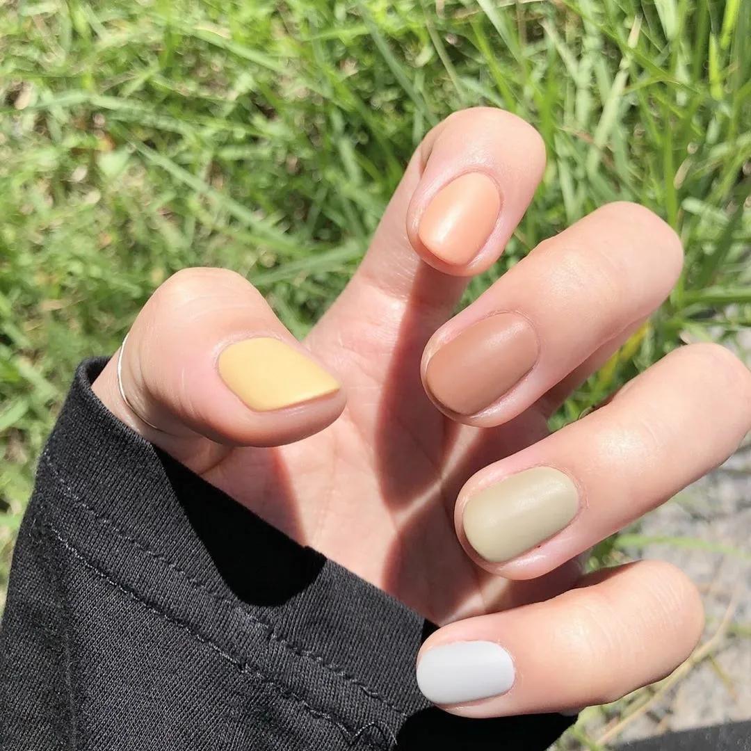 如何把春夏装进美甲里？糖果色系做到了