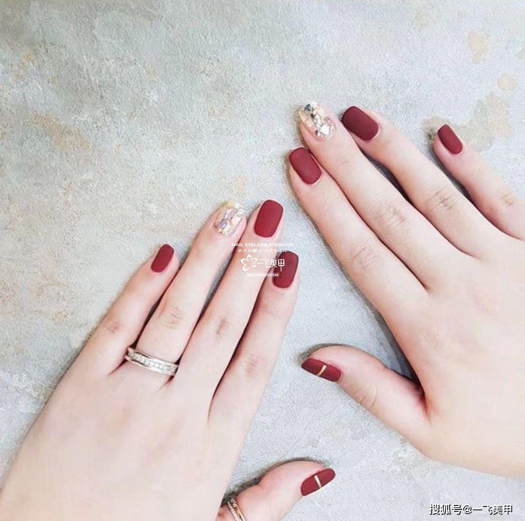 大热的磨砂美甲，怎么搭配更好看？