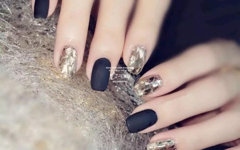 大热的磨砂美甲，怎么搭配更好看？