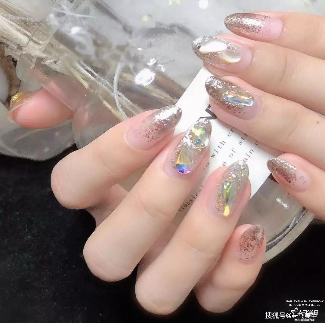 新娘美甲，实用短款