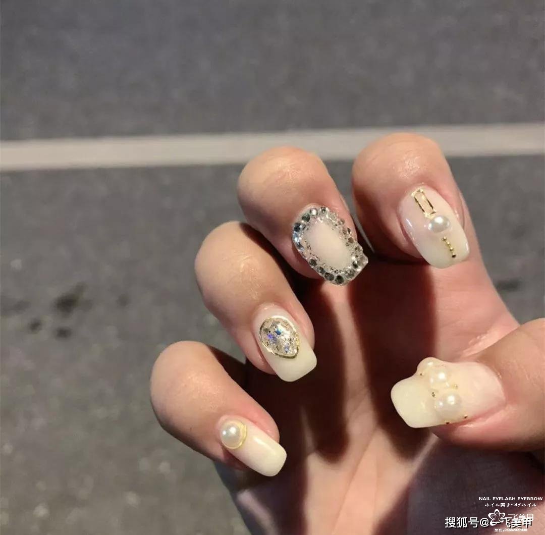 一眼识别的的小香风美甲，优雅有气质！