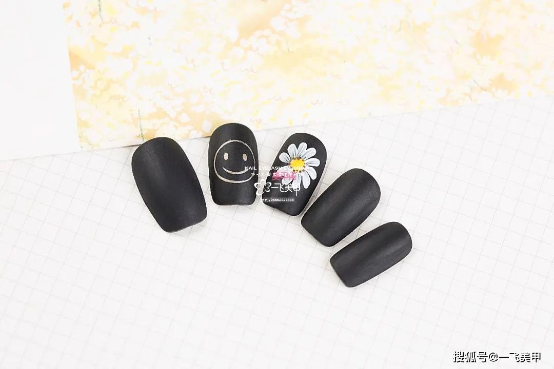 新手也能做的3款新春雏菊美甲