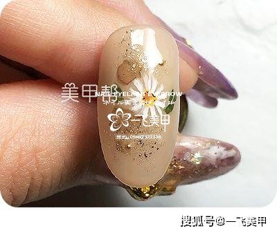 新手也能做的3款新春雏菊美甲