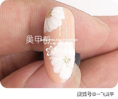 新手也能做的3款新春雏菊美甲