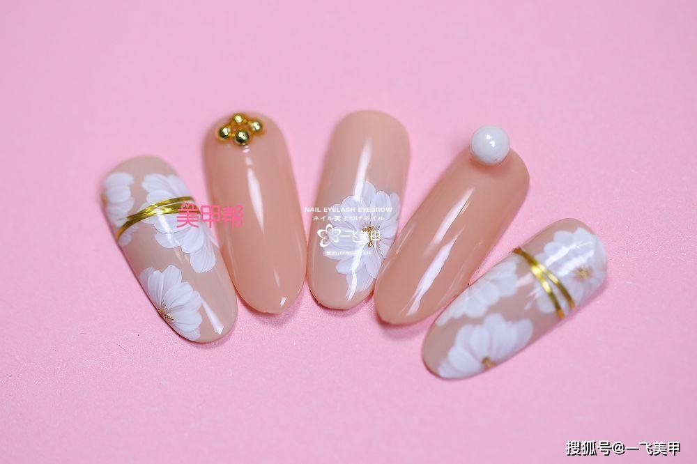 新手也能做的3款新春雏菊美甲