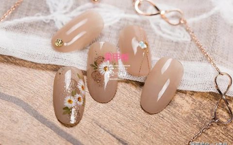新手也能做的3款新春雏菊美甲