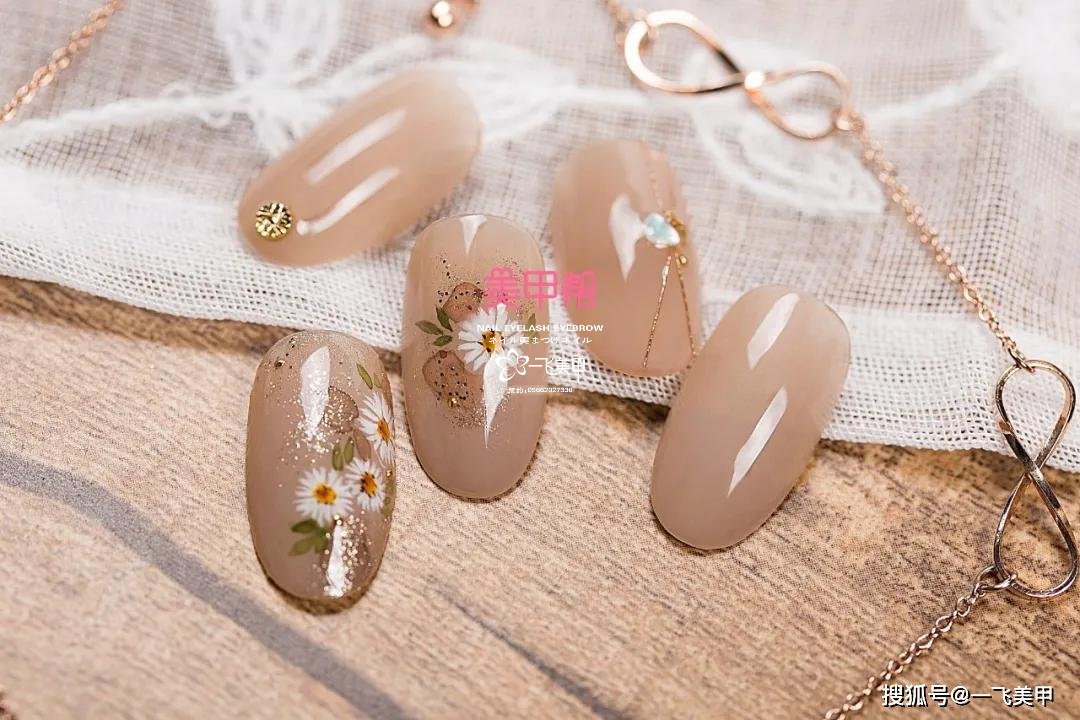 新手也能做的3款新春雏菊美甲